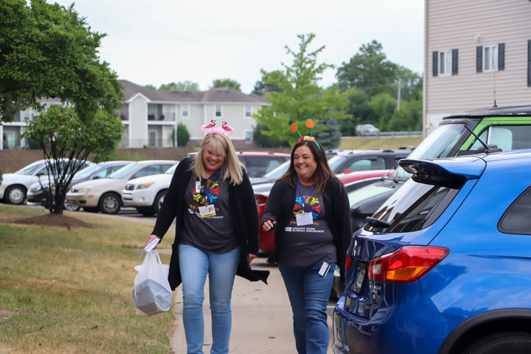 Two Indiana Farm Bureau Insurance employees volunteering with Meals on Wheels of Central Indiana